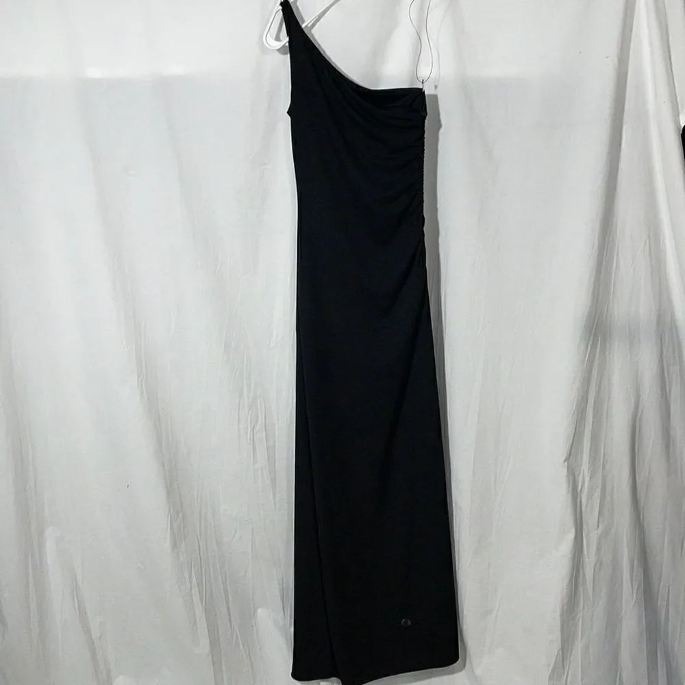 Le chateau black dress